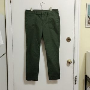 Old Navy Mid-Rise Pixie Pants in green; Size 10